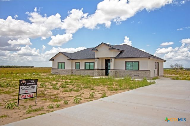 792 Lake Valley Drive, La Vernia, TX 78121