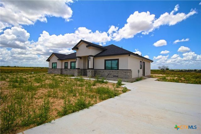 792 Lake Valley Drive, La Vernia, TX 78121
