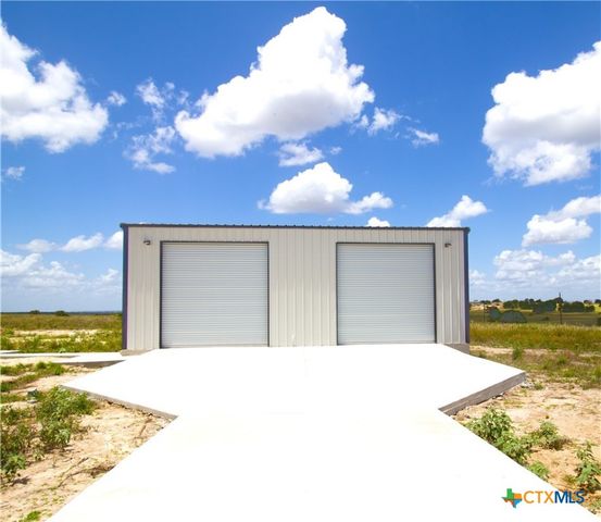 792 Lake Valley Drive, La Vernia, TX 78121