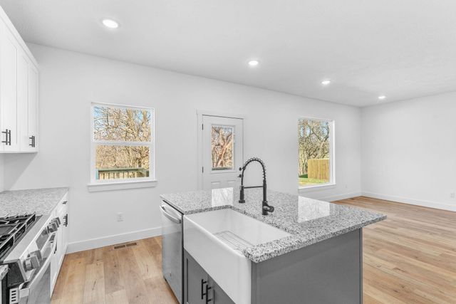 1436 N Carter Way, Republic, MO 65738