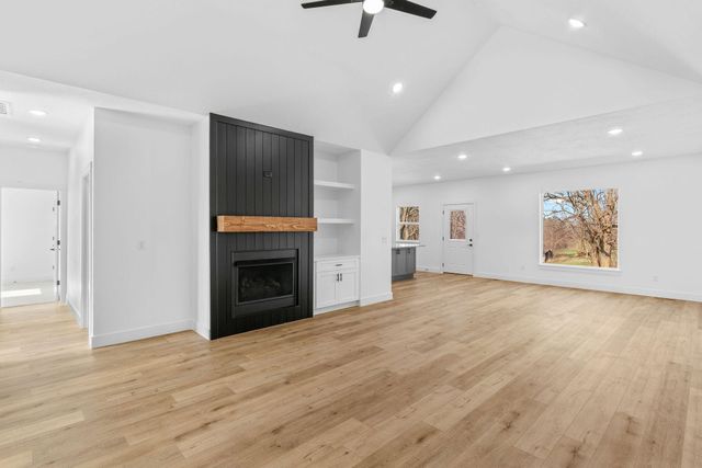 1436 N Carter Way, Republic, MO 65738