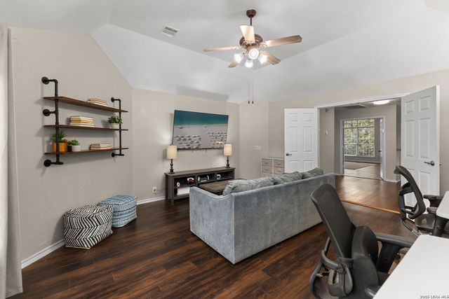 1303 Charlisas Way, San Antonio, TX 78216
