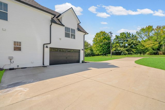 1387 Southside Rd, Southside, TN 37171