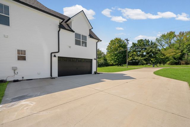 1387 Southside Rd, Southside, TN 37171