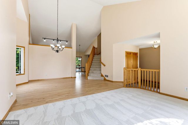 6911 Cambridge Road, Shakopee, MN 55379