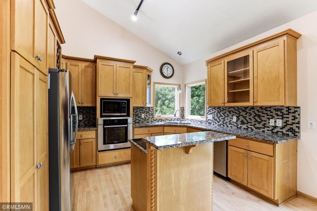 6911 Cambridge Road, Shakopee, MN 55379