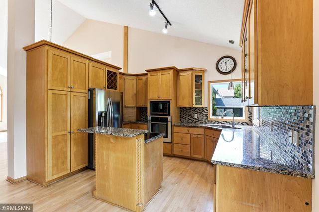 6911 Cambridge Road, Shakopee, MN 55379