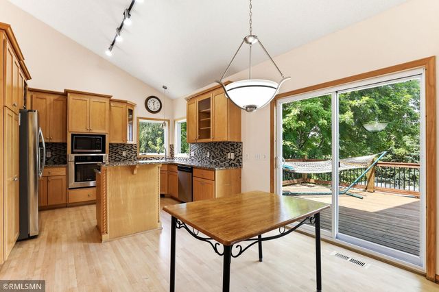 6911 Cambridge Road, Shakopee, MN 55379