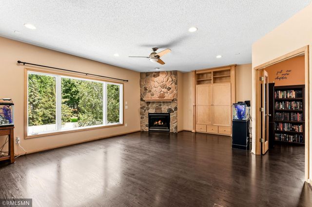 6911 Cambridge Road, Shakopee, MN 55379