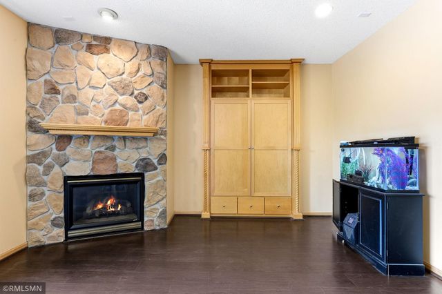 6911 Cambridge Road, Shakopee, MN 55379