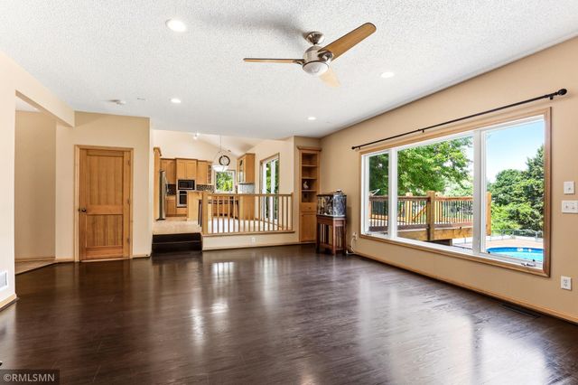 6911 Cambridge Road, Shakopee, MN 55379