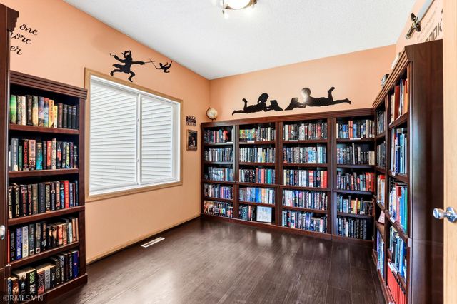 6911 Cambridge Road, Shakopee, MN 55379