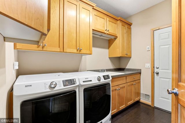 6911 Cambridge Road, Shakopee, MN 55379