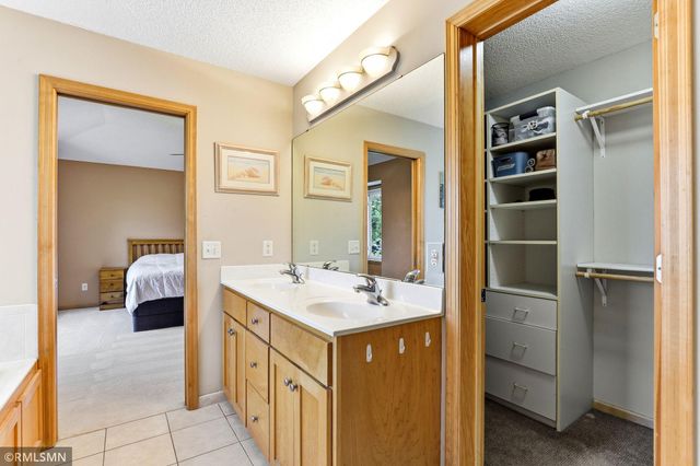 6911 Cambridge Road, Shakopee, MN 55379