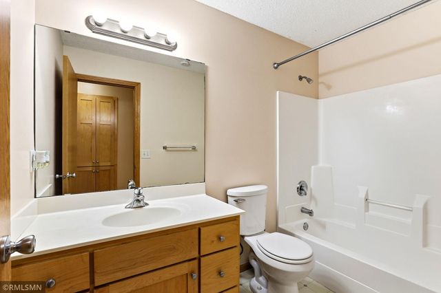6911 Cambridge Road, Shakopee, MN 55379