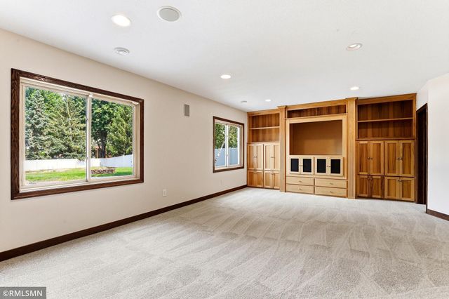 6911 Cambridge Road, Shakopee, MN 55379