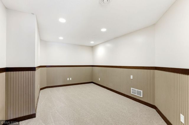 6911 Cambridge Road, Shakopee, MN 55379