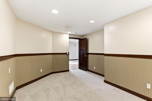 6911 Cambridge Road, Shakopee, MN 55379