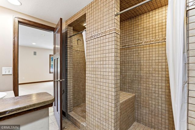 6911 Cambridge Road, Shakopee, MN 55379