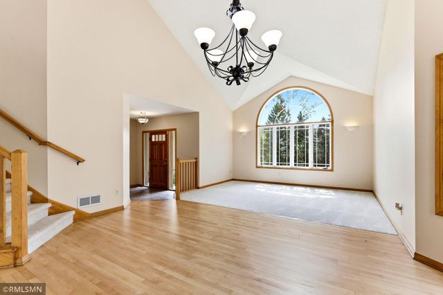 6911 Cambridge Road, Shakopee, MN 55379