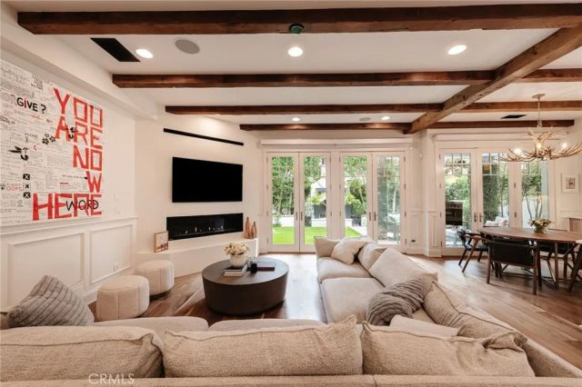 2100 Pine Ave, Manhattan Beach, CA 90266