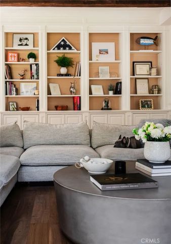 2100 Pine Ave, Manhattan Beach, CA 90266