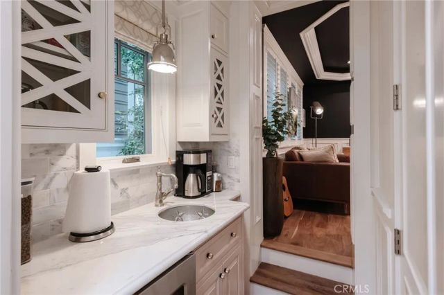 2100 Pine Ave, Manhattan Beach, CA 90266