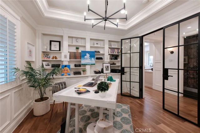 2100 Pine Ave, Manhattan Beach, CA 90266