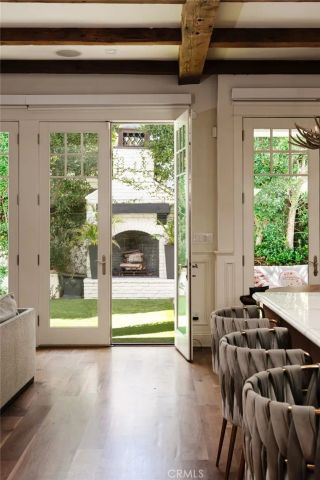 2100 Pine Ave, Manhattan Beach, CA 90266