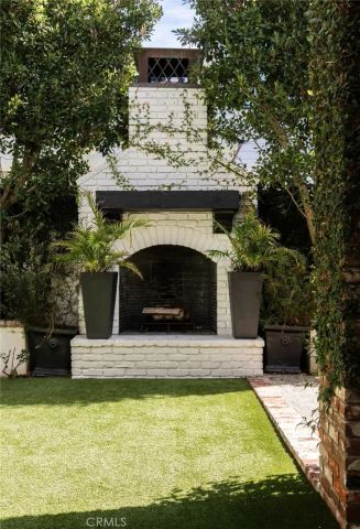 2100 Pine Ave, Manhattan Beach, CA 90266