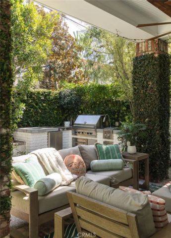 2100 Pine Ave, Manhattan Beach, CA 90266