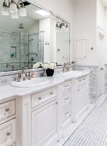 2100 Pine Ave, Manhattan Beach, CA 90266