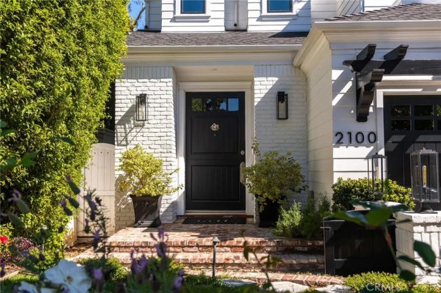 2100 Pine Ave, Manhattan Beach, CA 90266