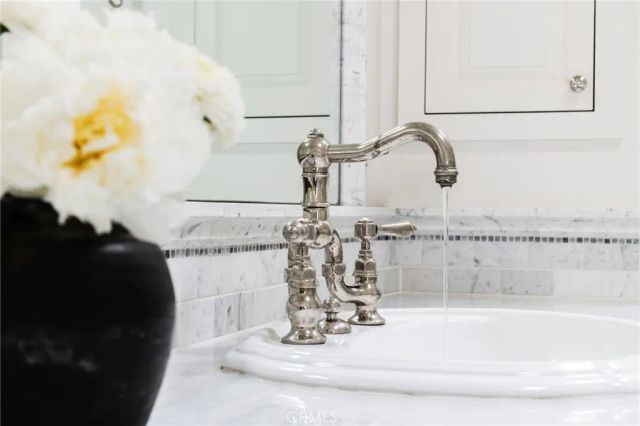 2100 Pine Ave, Manhattan Beach, CA 90266