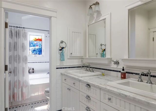 2100 Pine Ave, Manhattan Beach, CA 90266