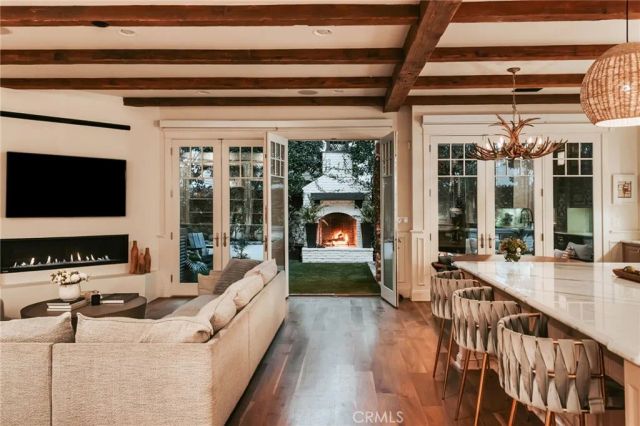 2100 Pine Ave, Manhattan Beach, CA 90266