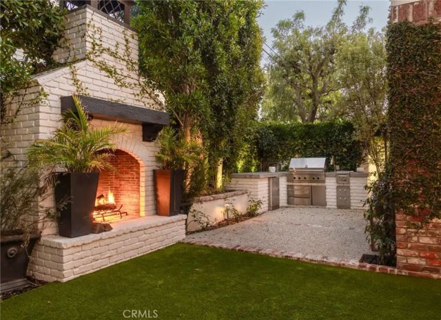 2100 Pine Ave, Manhattan Beach, CA 90266