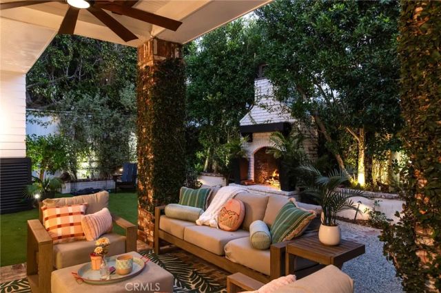 2100 Pine Ave, Manhattan Beach, CA 90266