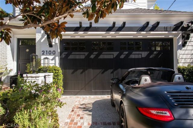 2100 Pine Ave, Manhattan Beach, CA 90266