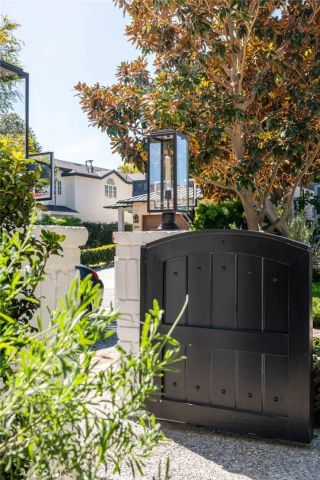 2100 Pine Ave, Manhattan Beach, CA 90266