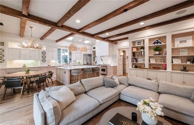 2100 Pine Ave, Manhattan Beach, CA 90266