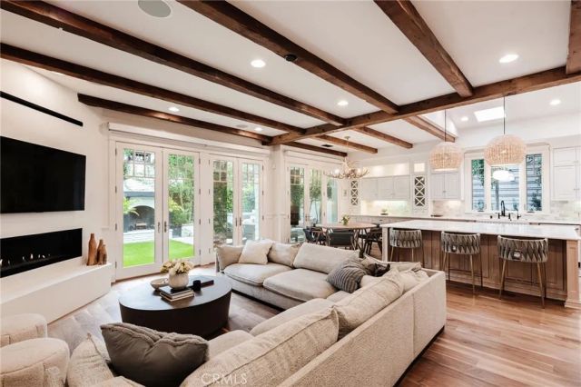 2100 Pine Ave, Manhattan Beach, CA 90266