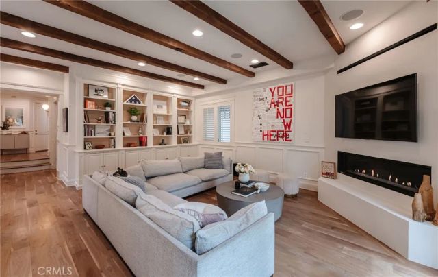 2100 Pine Ave, Manhattan Beach, CA 90266