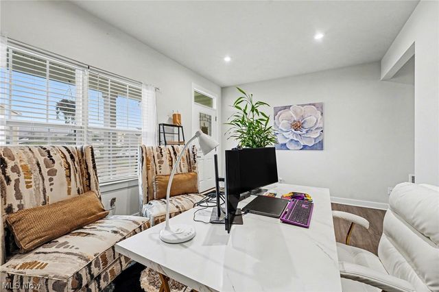 3268 Stoneleigh Road NE, Canton, OH 44721