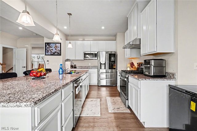 3268 Stoneleigh Road NE, Canton, OH 44721