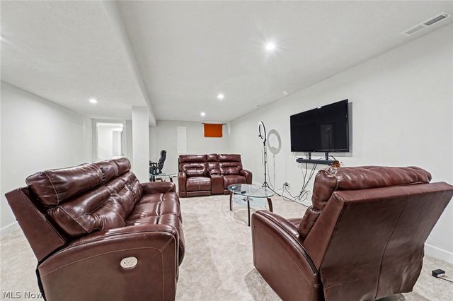 3268 Stoneleigh Road NE, Canton, OH 44721