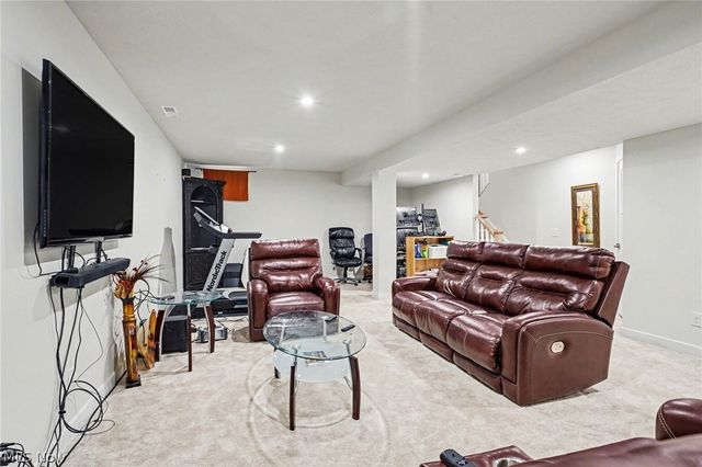 3268 Stoneleigh Road NE, Canton, OH 44721