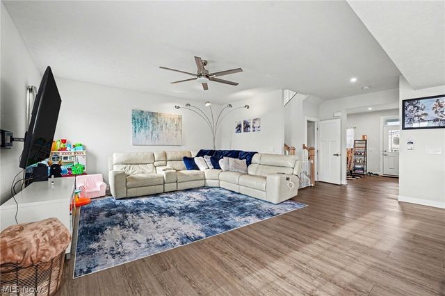 3268 Stoneleigh Road NE, Canton, OH 44721