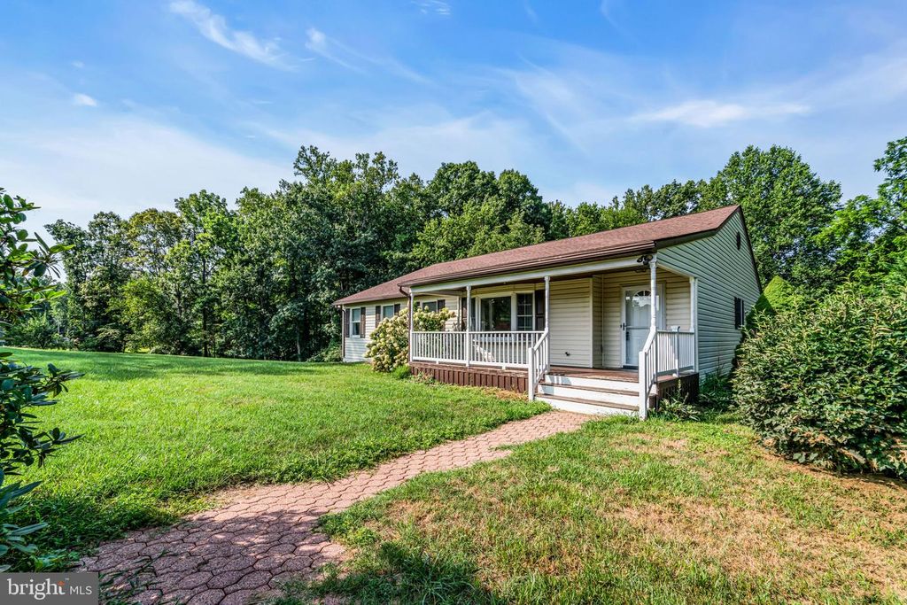 10696 MOORE DR, Manassas, VA 20111