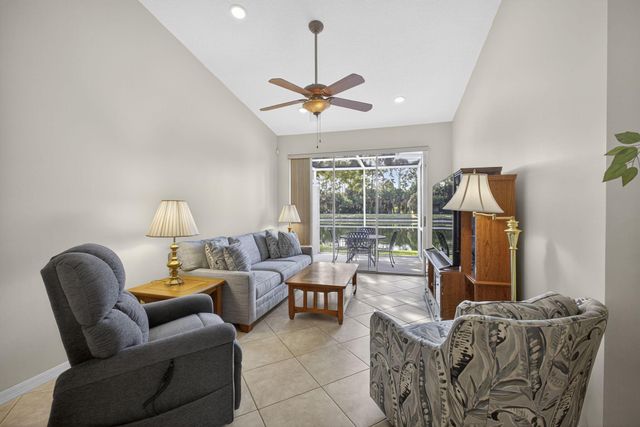 8638 Lineyard Cay, West Palm Beach, FL 33411